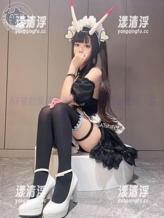 AT鲨 AT鲨的新吊带美图,配上一点小情绪,别有一番风味。