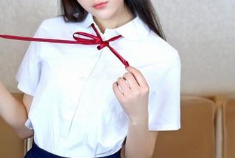 Feilin嗲囡囡 – 芷儿Momoko的白色梦想全套,看到我都想立刻换衣服了。