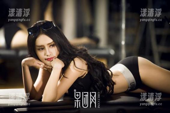 GIRLT果团网 - 能不能再不羡慕一下？莫雅琪的毛衣搭配，甩我几条街的精选图片！