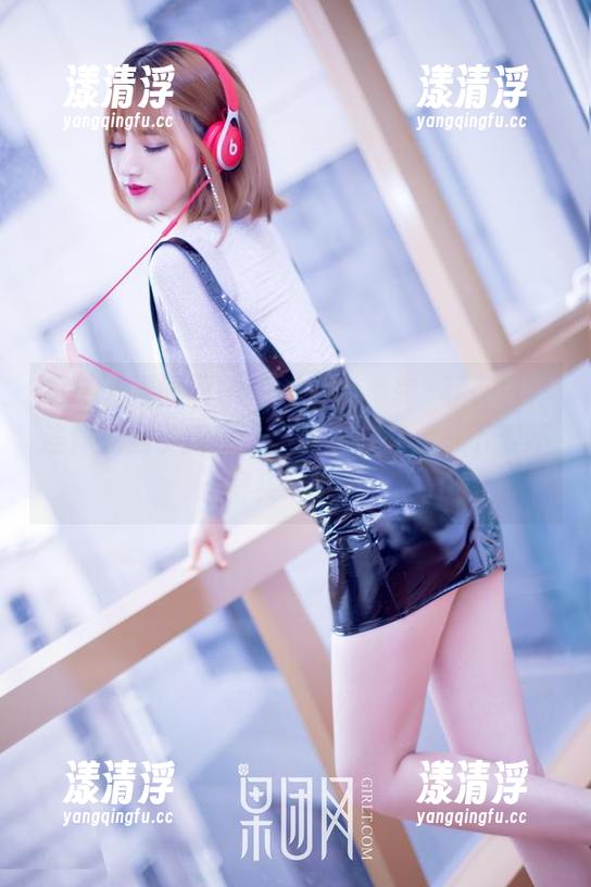 GIRLT果团网 - 美图秀秀，龚玥菲在线，连体衣成了新宠，感觉慎重考虑一下要不要买一件？