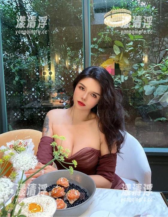 Jessie婕西 微密圈 - Jessie婕西、红色睡袍与咖啡,让资源集里的每一帧都是小确幸!