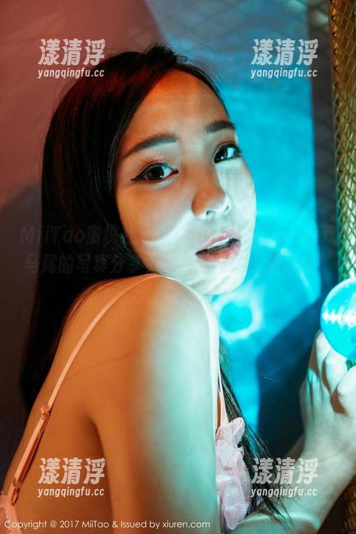 MiiTao蜜桃社-咕噜Sweet MiiTao蜜桃社 - 暴露了,咕噜Sweet双马尾的写真分享,永远是我的“新发型”灵感来源。