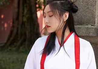 MiiTao蜜桃社 – 爱丽莎Lisa圣诞图包:她的装扮比我家树上的银饰还耀眼!