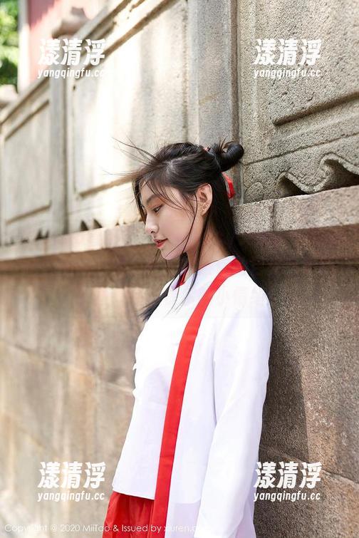 MiiTao蜜桃社-露西Lucy MiiTao蜜桃社 - 露西Lucy又来了,吊带搭配的新方案,快来抓紧你的目光,最新套图搞定你偶尔的小情绪!