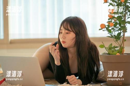 MyuA(뮤아)内衣写真的美图，像一只探险的小猫，在我的眼睛里翻滚。