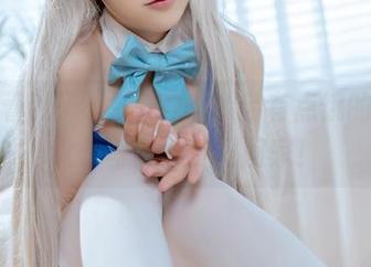 别饿着肚子了，把Quan冉有点饿的兔耳女仆写真集下载回家！