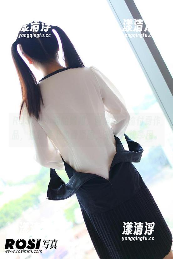 ROSI-小莉 ROSI - 小莉的姐姐,画质感不输付费作品,直接奉上免费原图,来吧,快享用。