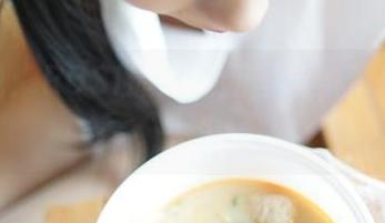 泳装说：ROSI最近的新写真，带你翩然入海