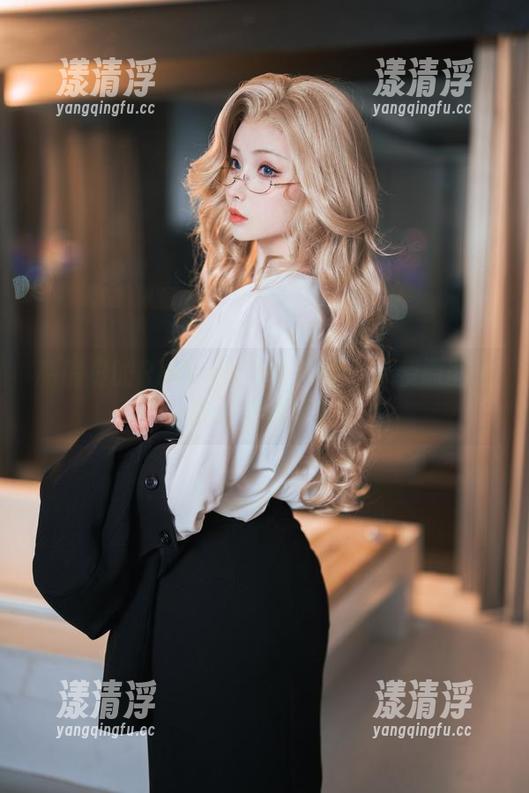 私房里的Rioko凉凉子：那个泳装原图太让人想多了！