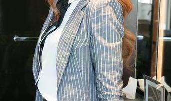 UGirls尤果网 – 尴尬又可爱：张馥棋的自拍趣闻与写真集资源