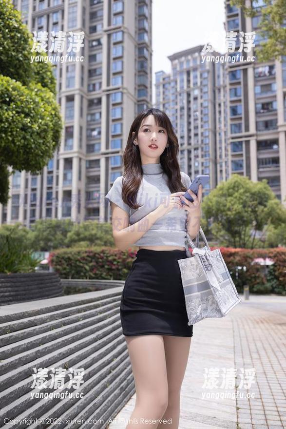 Xiuren秀人网-Niki可雅 Xiuren秀人网 - Niki可雅已上线,短裤与壁纸的完美交响曲—希望不被打脸!