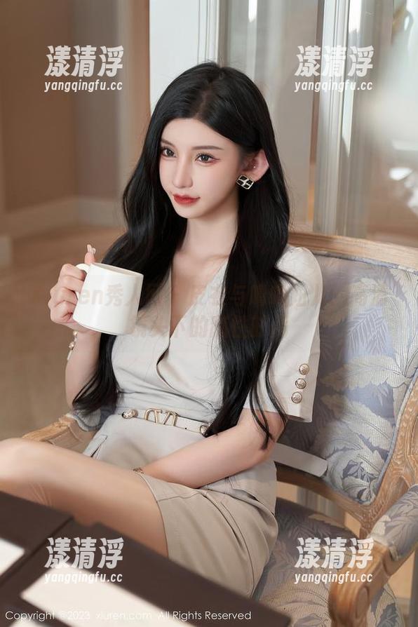 Xiuren秀人网-噜噜妞儿 Xiuren秀人网 - 皮衣与噜噜妞儿:高清镜头下的随性时尚