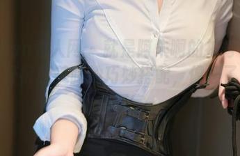 Xiuren秀人网 – 就是阿朱啊的神奇作品：牛仔裤和美腿的巧妙搭配，像极了一种心照不宣。