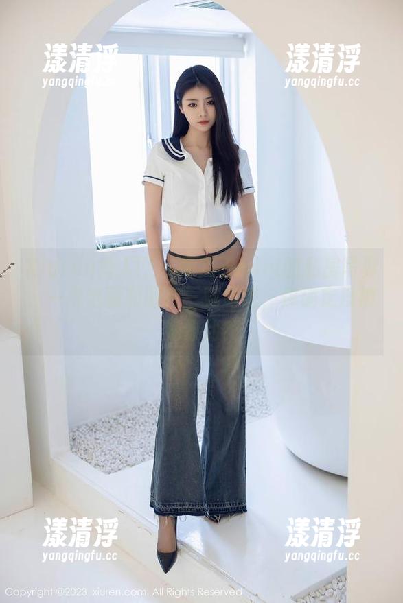 Xiuren秀人网 - 糯美子mini的私房写真，一身艳丽和服在三亚游走，你确定没被她撩到？