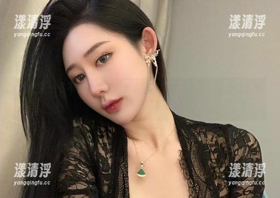 不爱笑的赛琳 微密圈 - 看不爱笑的赛琳穿着渔网带钻连体袜,真是让人眼前一亮的写真!