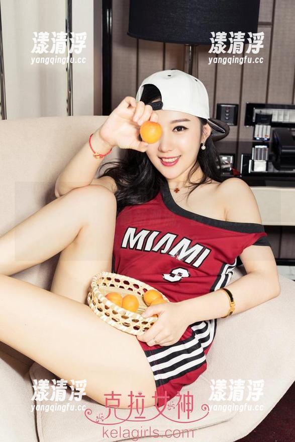 克拉女神-汤怡 克拉女神 - 精选作品!汤怡的连体衣穿搭,你要是说这是最新潮流,我只想反问:潮流是个笨蛋吗?