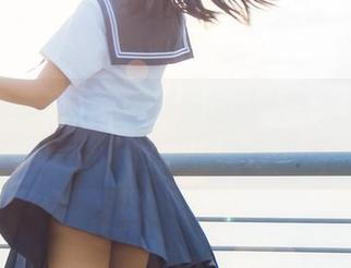 观看兔玩映画,英梨梨的睡衣与女仆装,别问我为什么眼神飘忽不定。