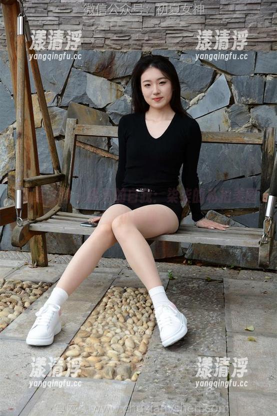 初夏女神-柒柒 初夏女神 - 透亮的自我:柒柒的私拍美图小插曲
