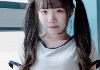 实在忍不了！可可小白兔的生日月图集更新，妆容和表情齐飞。