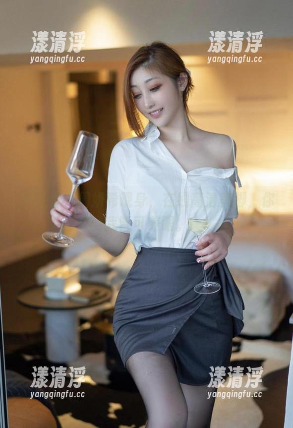 微密圈 - 周妍希现身，在线高清美脚，你我皆可养眼。