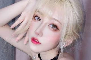 私房原图让啾小妍的金发芭比变身甜蜜恶搞。
