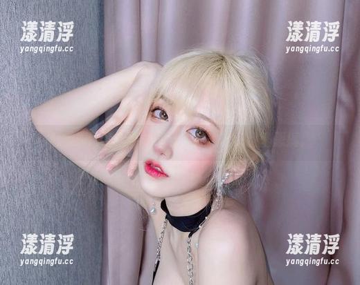 私房原图让啾小妍的金发芭比变身甜蜜恶搞。