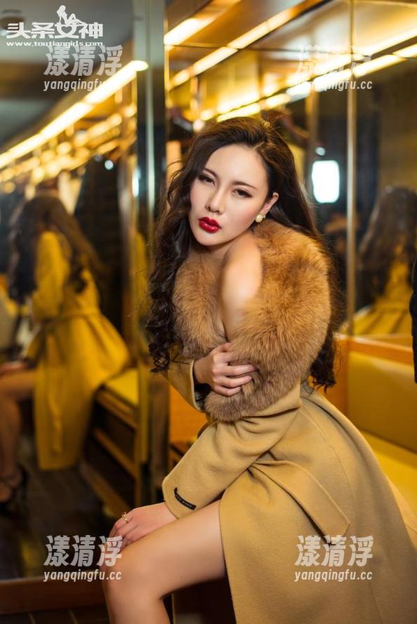 头条女神-琳琳 头条女神 - 琳琳美脚专属定制图集,透着一丝不羁的任性。