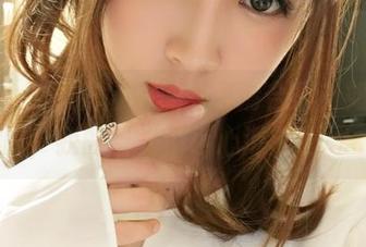 进入小女巫露娜的黑丝高清合集，如此细腻，我的目光不小心滑落了……
