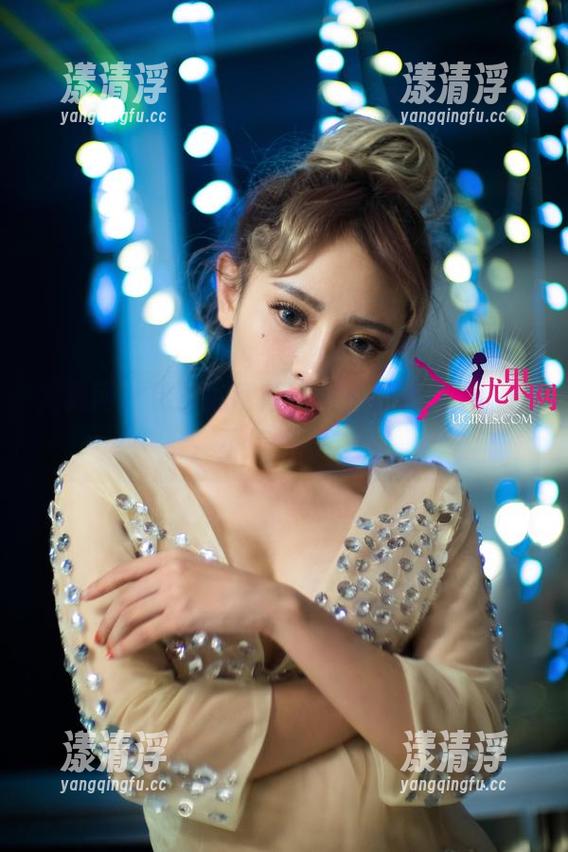 尤果网-艾小青 尤果网 - 镂空的诱惑,艾小青的美图图包,不信你试试!