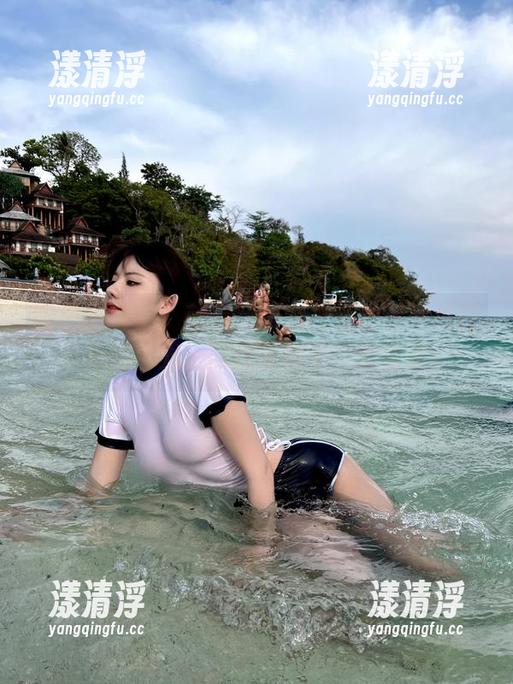 就是阿朱啊 微密圈 - 草!就是阿朱啊用黑丝吊带捕获了我的目光,网盘里躲不了的写真!