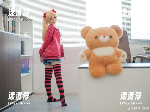 幼水铃衣的短裙秀，套图真能把人迷得神魂颠倒。