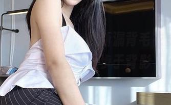 呐，抖娘利世来了，最新漏背毛衣资源，让你的视线止步于背影