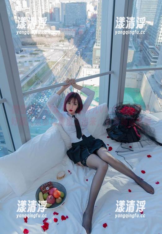 果儿Victoria 微密圈 - 这水手服让果儿Victoria变得好像从某部动漫里走出来,小清新必备啊