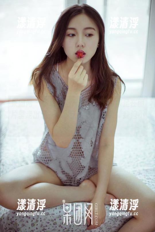 果团网 - 你敢相信吗？龚玥菲的裸足在图片里走出了一个夏天，快来下载！我迫不及待了！