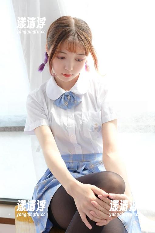 森萝财团-吸吸 森萝财团 - 吸吸的百褶裙小萝莉写真,双马尾是不是该发个静音公告?
