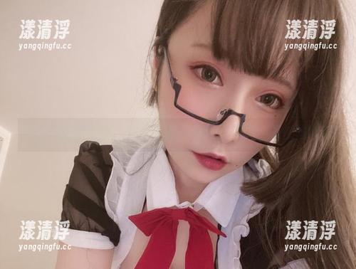 次屁啦 出乎意料的视野:次屁啦的天台写真图册带来的幽默感