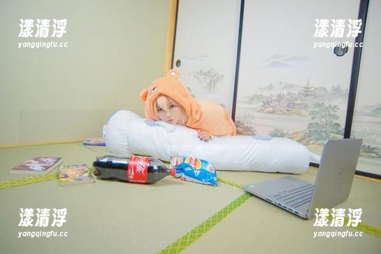 白易子教主 白易子教主带你cos女王!原图透出的不止是气场哦