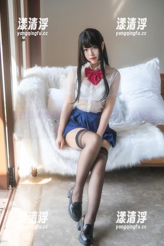 白烨烨 在白烨烨的图集中,宛如走入了一场秘书时间的戏剧情节