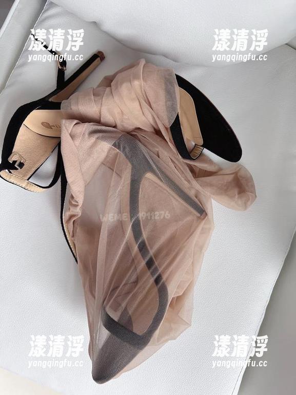 白龙猫女 微密圈 - 偶遇白龙猫女全套肉丝秀禾服,图片一看就是“这是在干嘛”的那种。