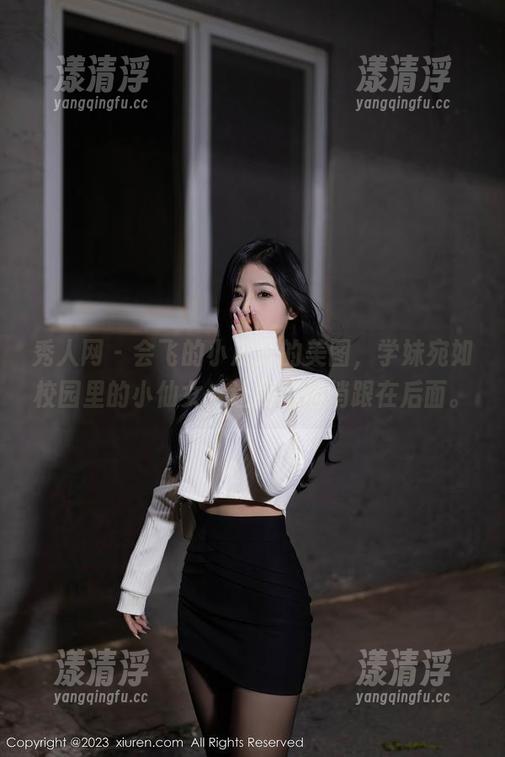 秀人网 - 会飞的小虎牙的美图，学妹宛如校园里的小仙女，让我想悄悄跟在后面。