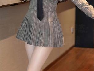 秀人网 – 精选五道菜与优雅姿态：卓君Jeanes的厨娘写真集
