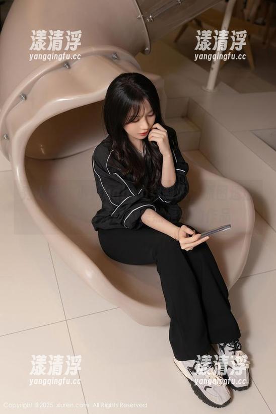 秀人网-小乔babyb 秀人网 - 小乔babyb穿制服,原图透出不一样的气息,果然是她的作品