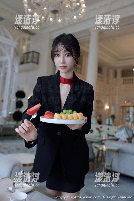 秀人网 - 曼柔与妹妹的轻快合集，图片里的每一帧似乎都在绘制一种让人无声倾倒的气氛。