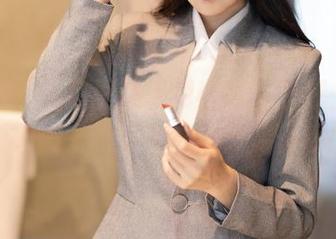 秀人网 – 图包里藏了月音瞳的长腿,注意!看得太认真小心腿又变长哦!