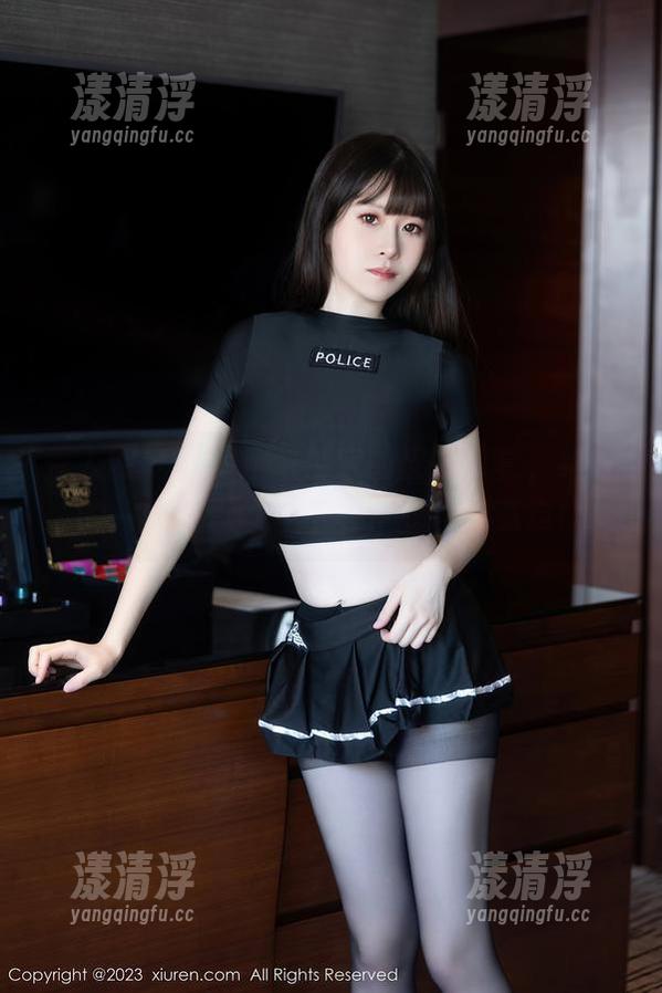 秀人网 - 下载这组灿宝的皮衣写真，给你的一天增添些“不务正业”的亮点！