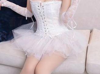 秀人网 – 看了艾栗栗栗栗栗栗吖的图片，我现在也想试试这双高跟鞋，尽管可能摔一跤。
