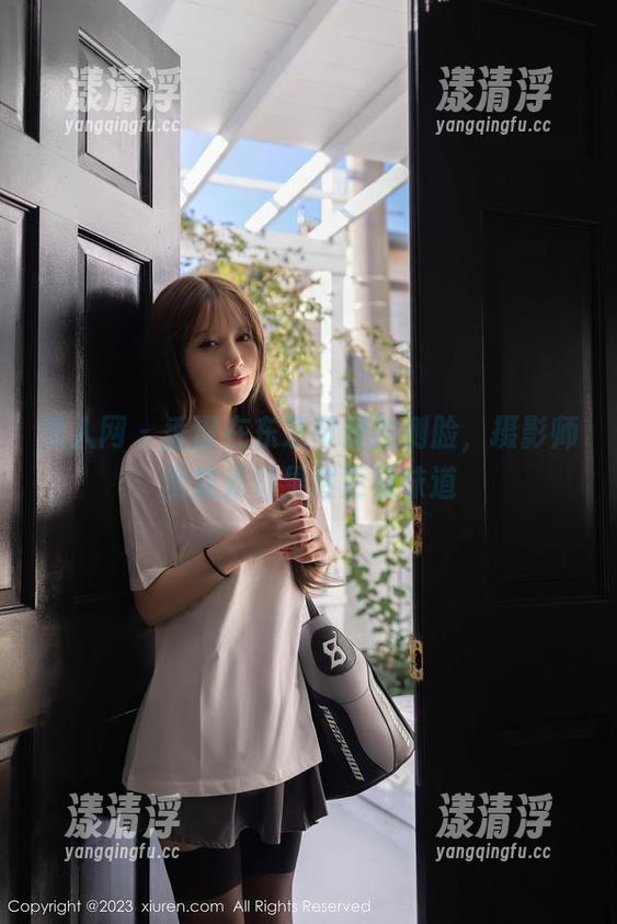 秀人网-香澄在东京 秀人网 - 香澄在东京可爱的侧脸,摄影师没放光灯果然更有味道