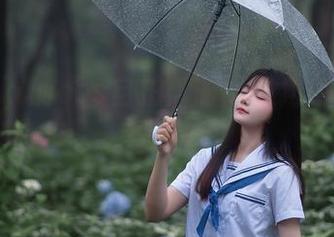 秋山AkI的cos自拍：时而像角色，时而像自己