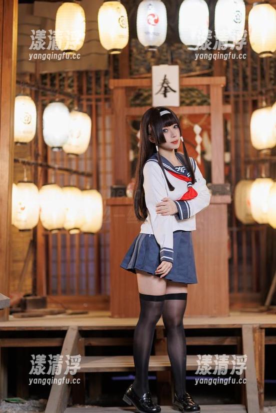 胡桃猫Kurumineko 胡桃猫Kurumineko与她的贝雷帽私拍,有那么一丝丝神秘感...
