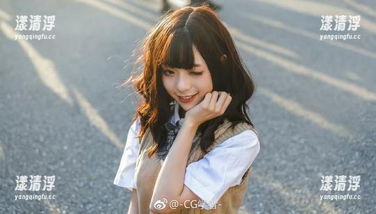 舞小喵 看舞小喵穿红裙,这组写真倒觉得她更像个自由的风。